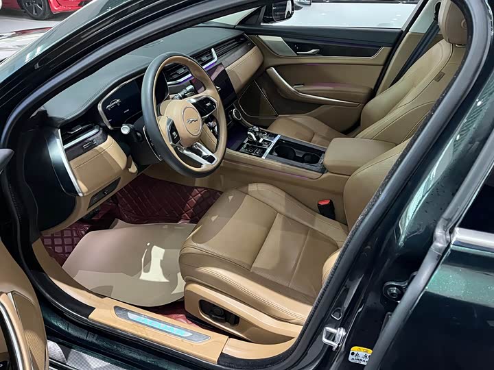 Фото 7 - Jaguar XF L