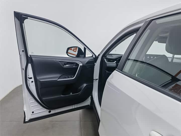 Фото 8 - Toyota Wildlander