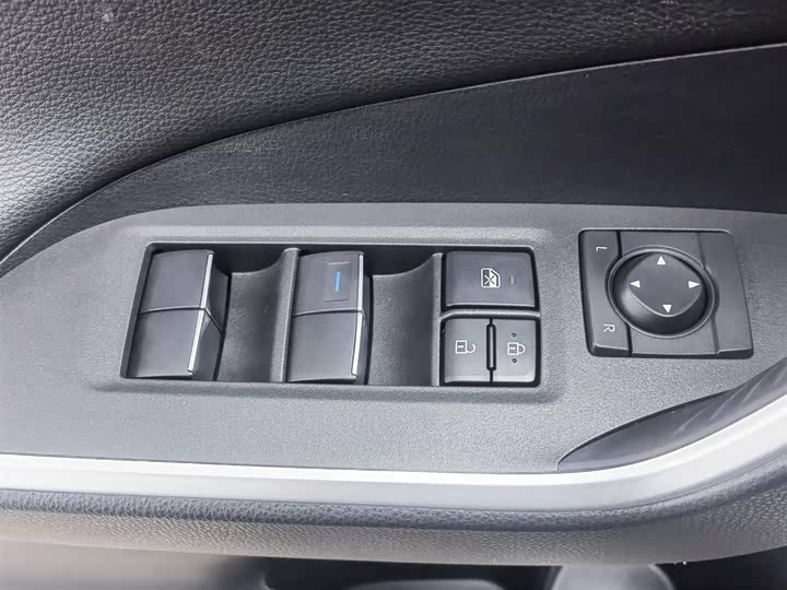 Фото 9 - Toyota Wildlander