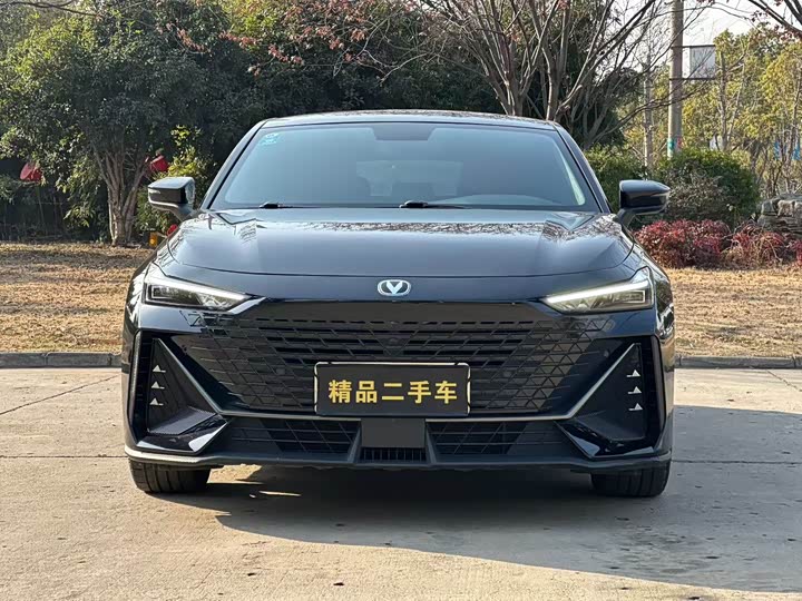 Фото 2 - Changan UNI-V