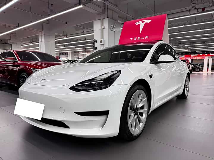 Фото 1 - Tesla Model 3