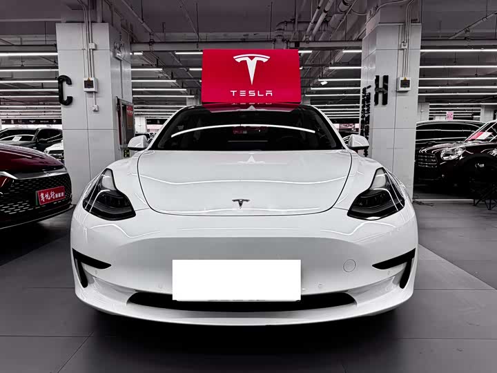 Фото 2 - Tesla Model 3