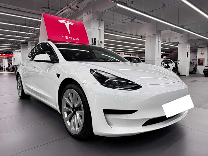 Фото 3 - Tesla Model 3