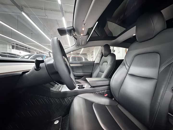 Фото 4 - Tesla Model 3