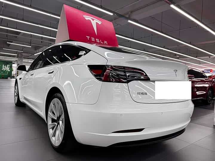 Фото 8 - Tesla Model 3