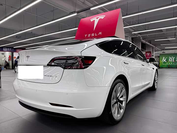 Фото 9 - Tesla Model 3