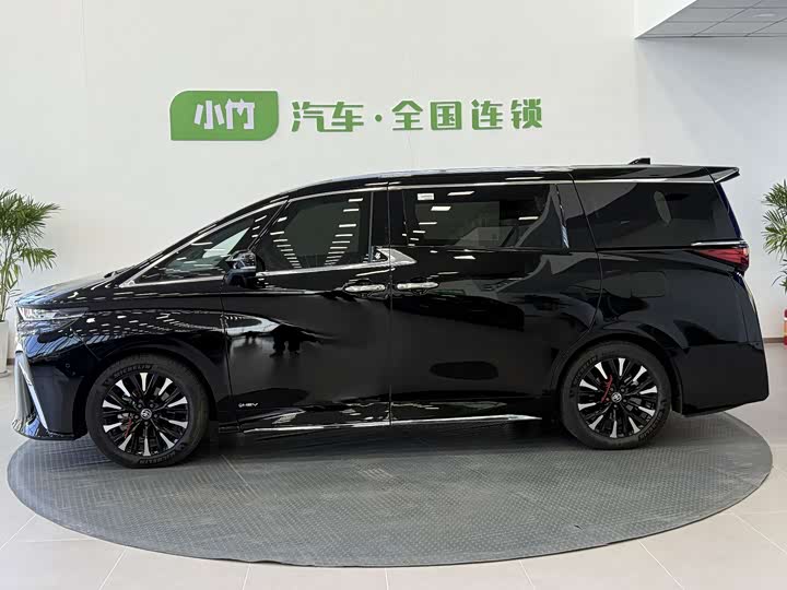 Фото 3 - Toyota Alphard