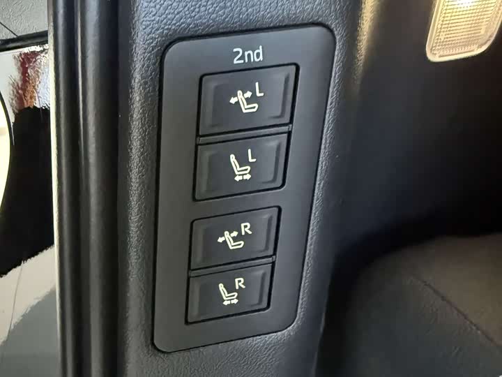 Фото 9 - Toyota Alphard