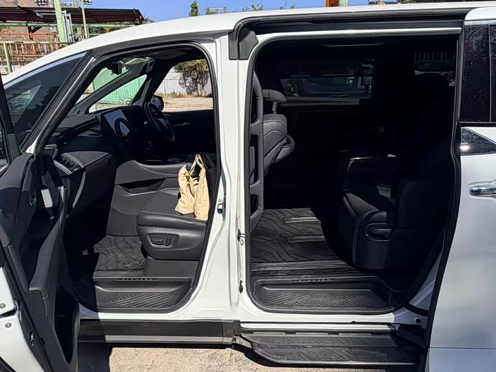 Фото 6 - Toyota Alphard