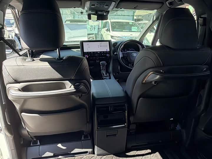 Фото 7 - Toyota Alphard