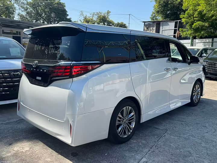 Фото 8 - Toyota Alphard