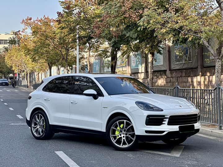 Фото 3 - Porsche Cayenne Hybrid