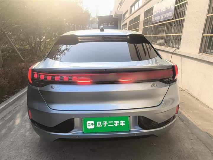 Фото 6 - Zeekr 001