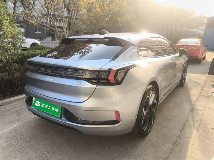 Фото 7 - Zeekr 001