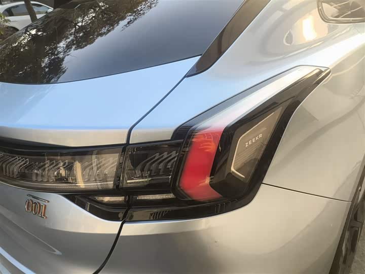 Фото 8 - Zeekr 001