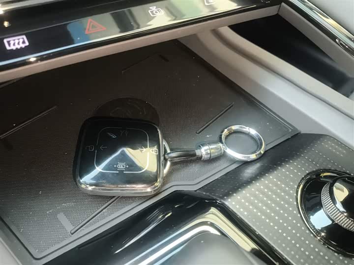 Фото 9 - Zeekr 001