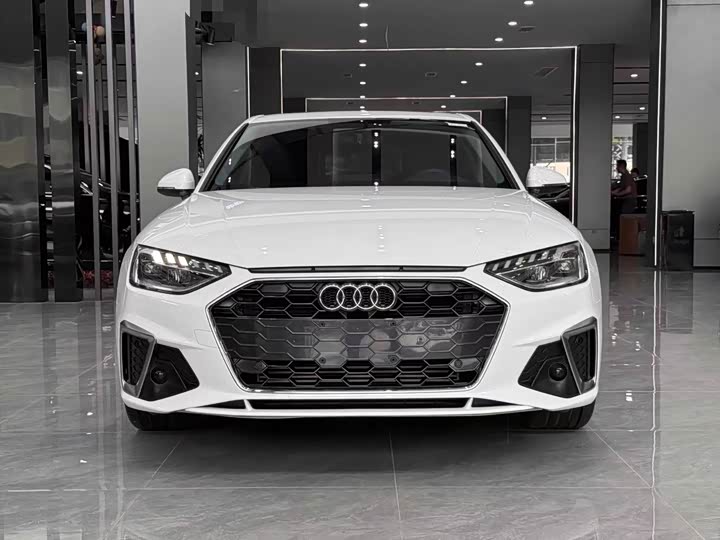 Фото 2 - Audi A4L