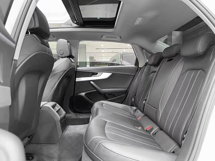 Фото 7 - Audi A4L