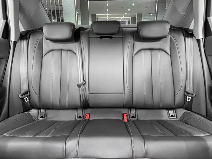 Фото 8 - Audi A4L