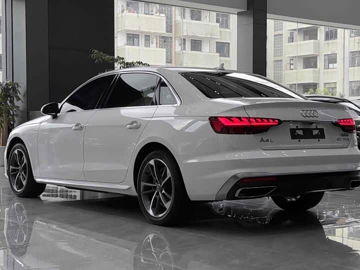 Фото 9 - Audi A4L