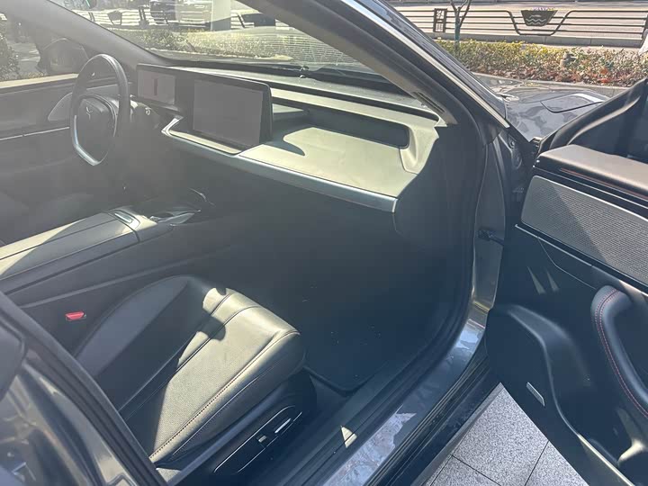 Фото 9 - XPeng P7