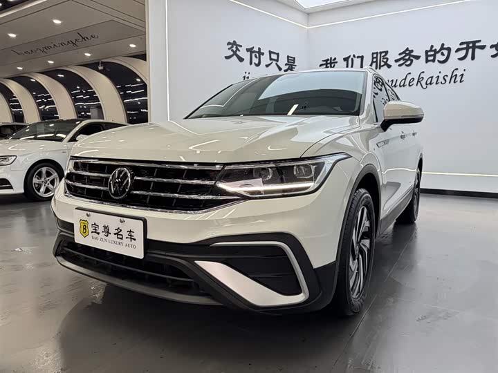 Фото 1 - Volkswagen Tiguan L Pro