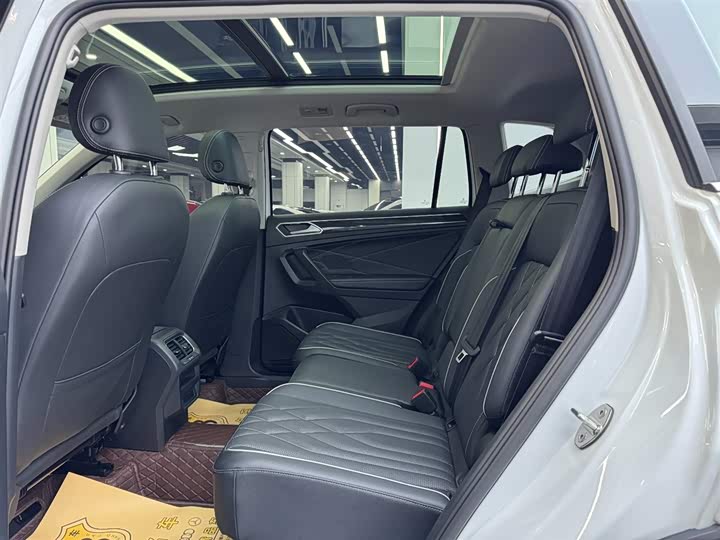 Фото 8 - Volkswagen Tiguan L Pro