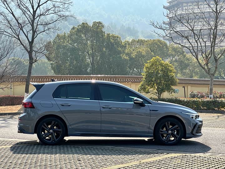 Фото 5 - Volkswagen Golf