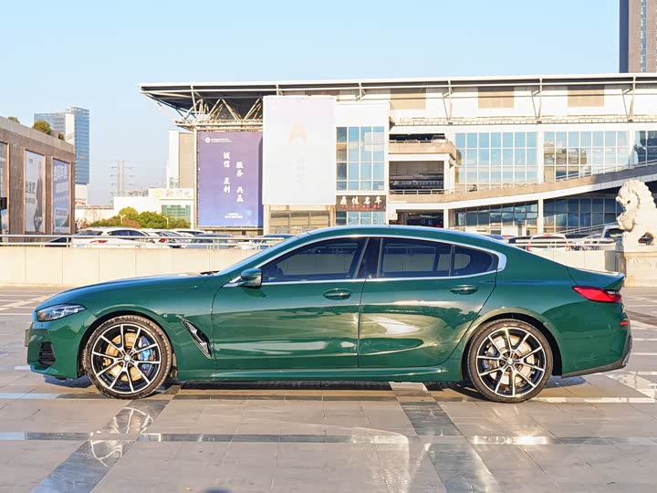 Фото 3 - BMW 8 Series