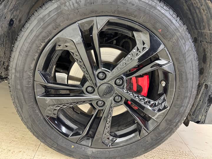 Фото 7 - Geely Coolray