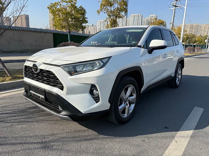 Фото 1 - Toyota RAV4