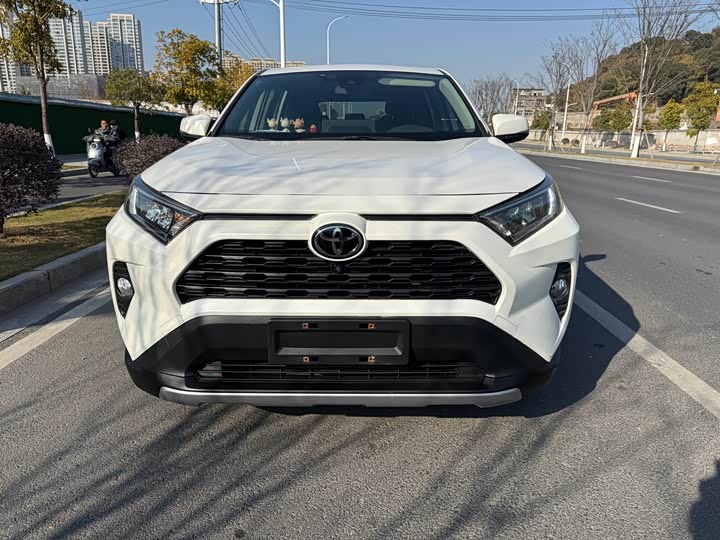 Фото 2 - Toyota RAV4