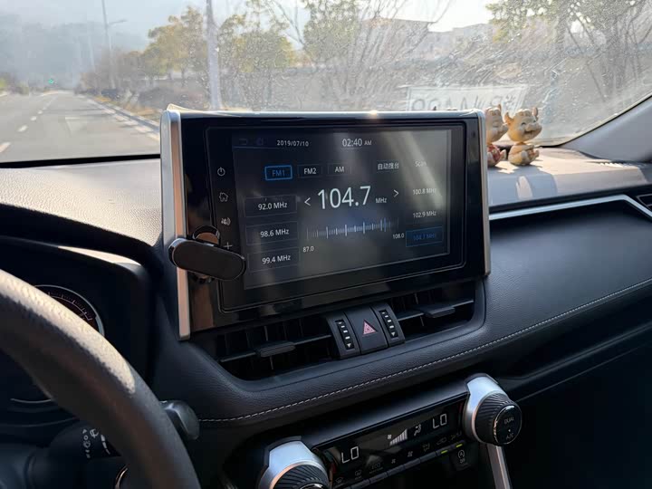 Фото 9 - Toyota RAV4