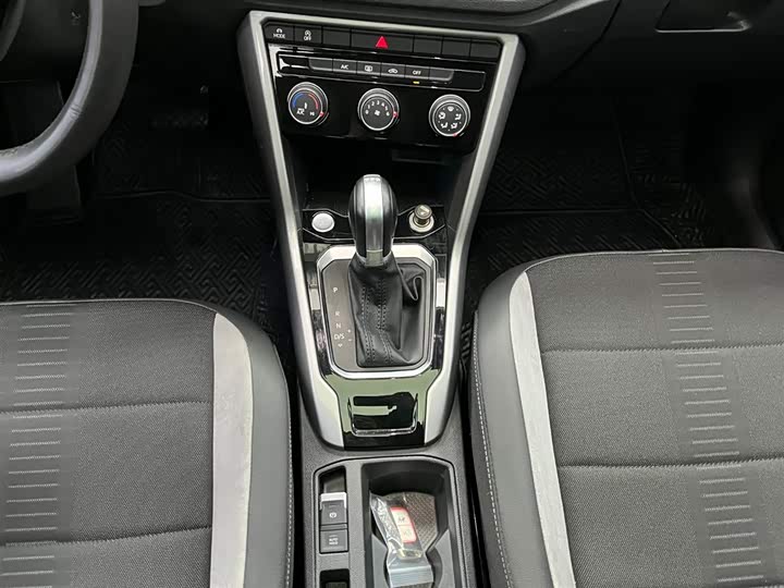 Фото 5 - Volkswagen T-Roc