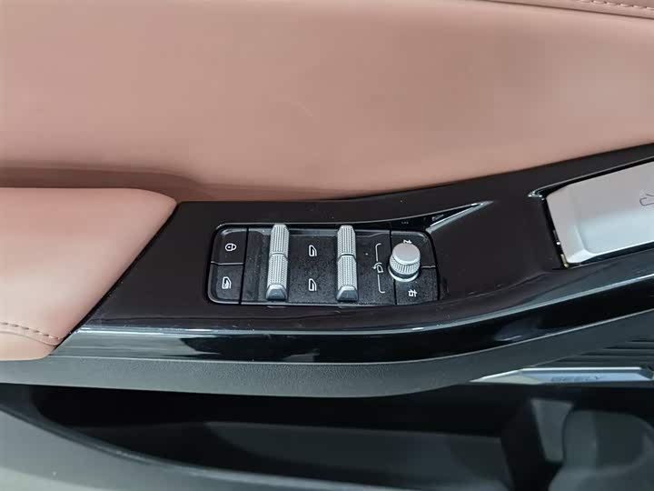 Фото 9 - Geely Galaxy L6