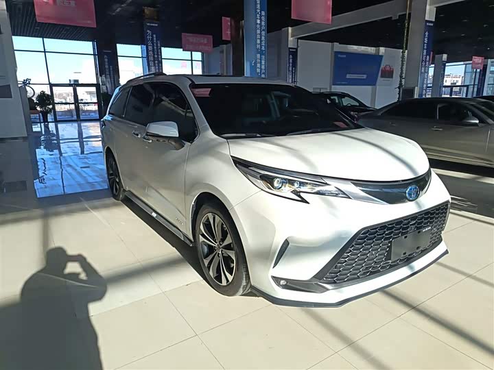 Фото 4 - Toyota Granvia