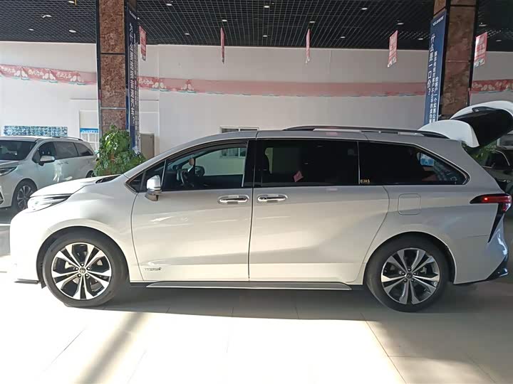 Фото 5 - Toyota Granvia