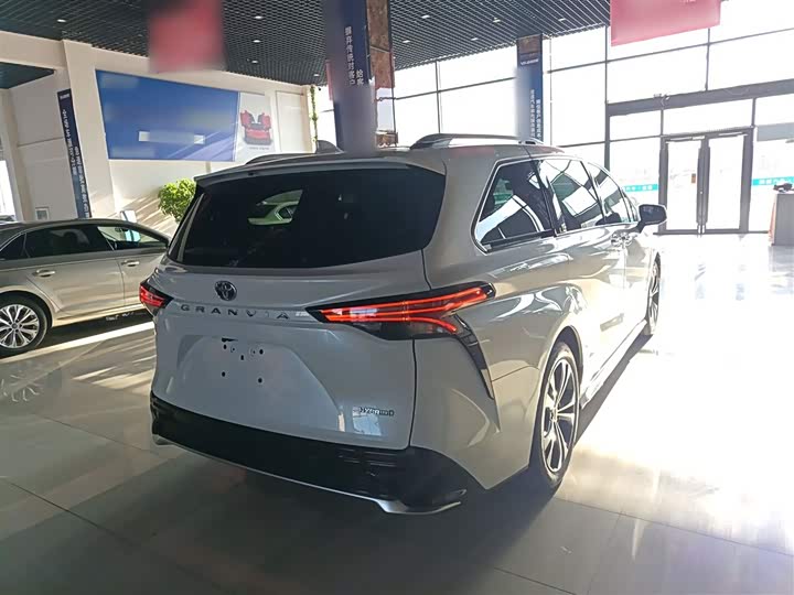 Фото 7 - Toyota Granvia