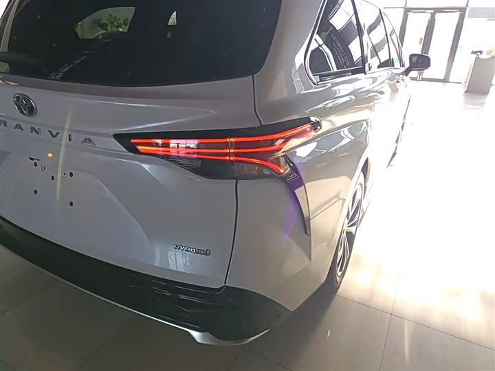 Фото 8 - Toyota Granvia