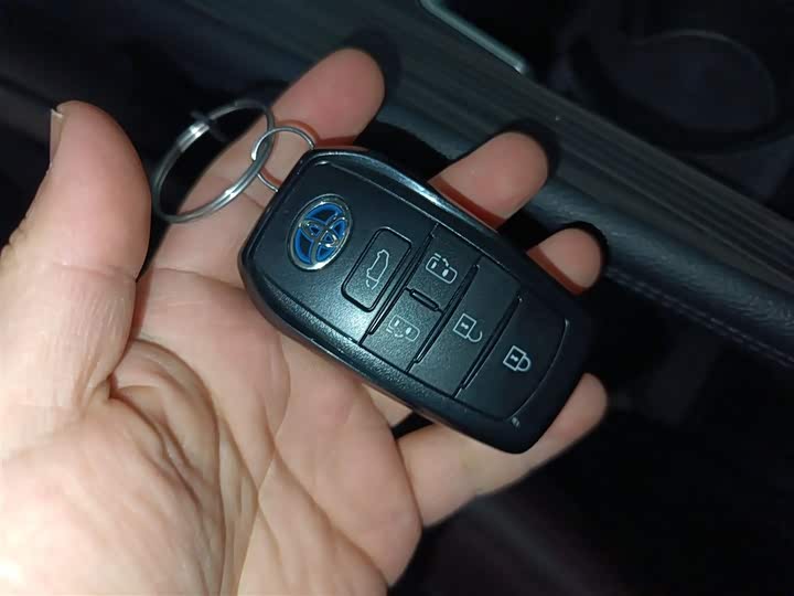 Фото 9 - Toyota Granvia