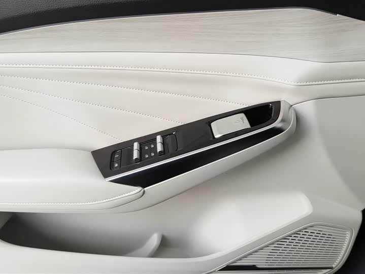 Фото 7 - Geely Preface L