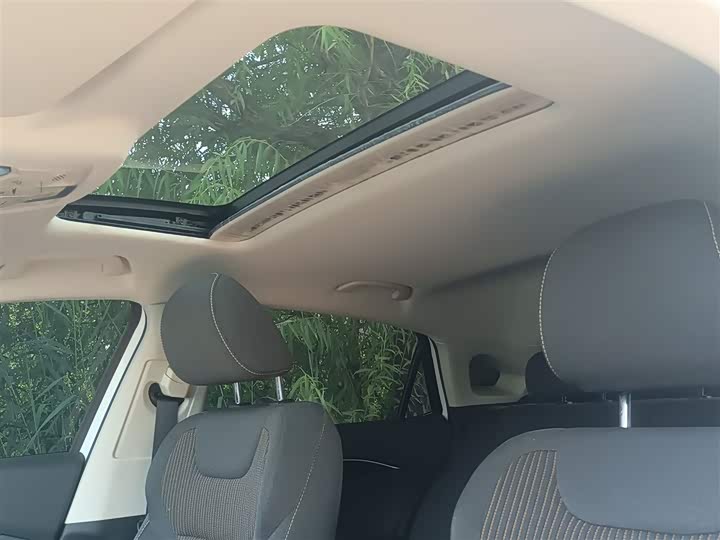 Фото 9 - Bestune B70