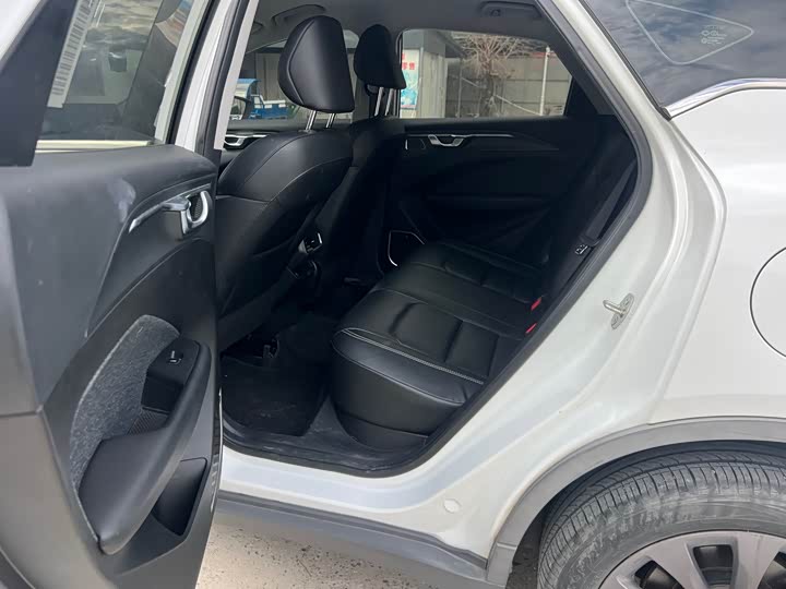 Фото 6 - Geely Geometry C