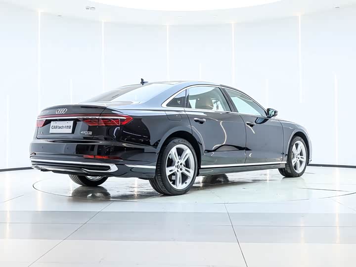 Фото 5 - Audi A8