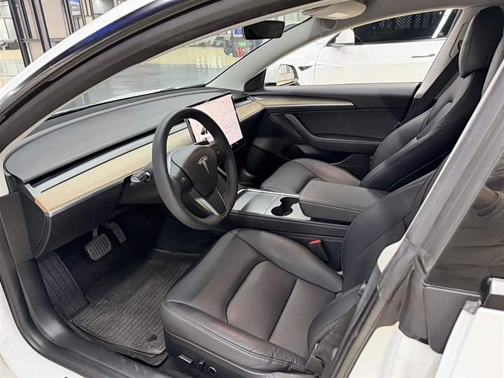 Фото 5 - Tesla Model 3