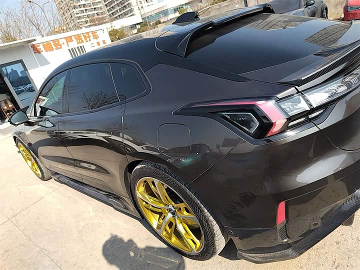 Фото 5 - Zeekr 001