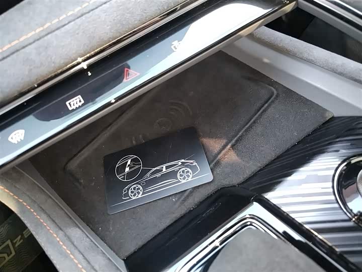 Фото 9 - Zeekr 001