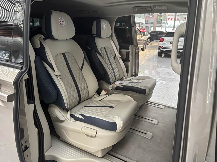 Фото 7 - Buick GL8 ES