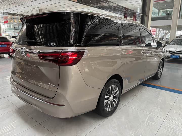 Фото 8 - Buick GL8 ES