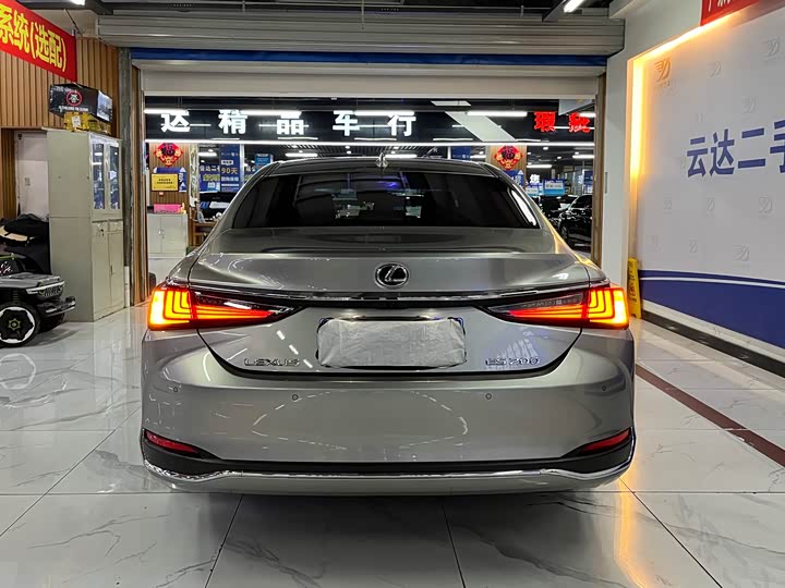 Фото 4 - Lexus ES